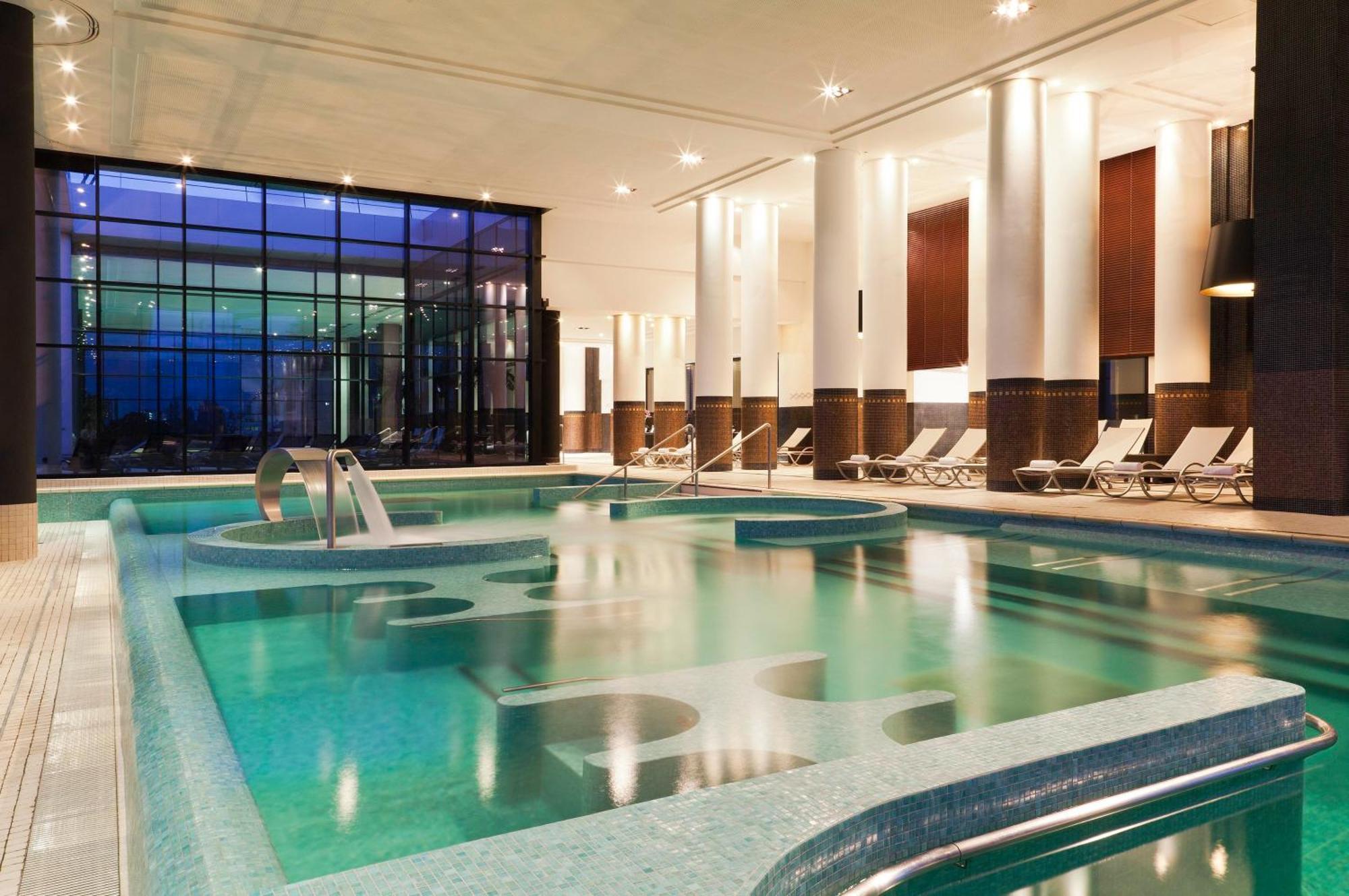 Hotel Barriere Le Grand Hotel 엉갱래뱅 외부 사진